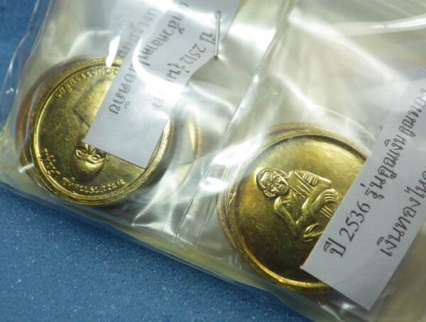 เหรียญยอดตู้พิพิธภัณฑ์ สร้าง ปี52 ถุงเดิมๆ ครบ10พิมพ์ยังไม่ได้เแกะ